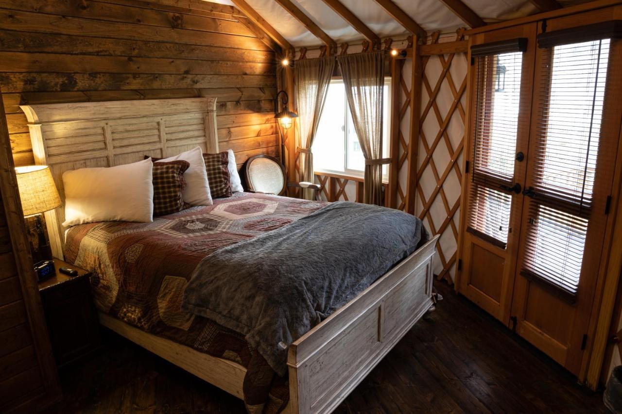 Вілла Tranquil Haven Luxy Yurt - Creekside Glamping With Private Hot Tub Topton Екстер'єр фото